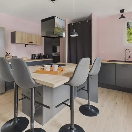 A 150m De La Maison Avec Jardin Pour 9 *