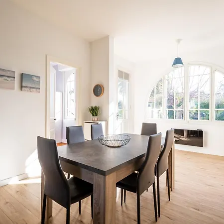 A 150m De La Maison Avec Jardin Pour 9 Ferienhaus